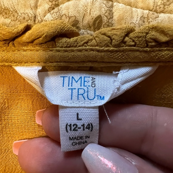 Time & Tru Blouse - Picture 10 of 10